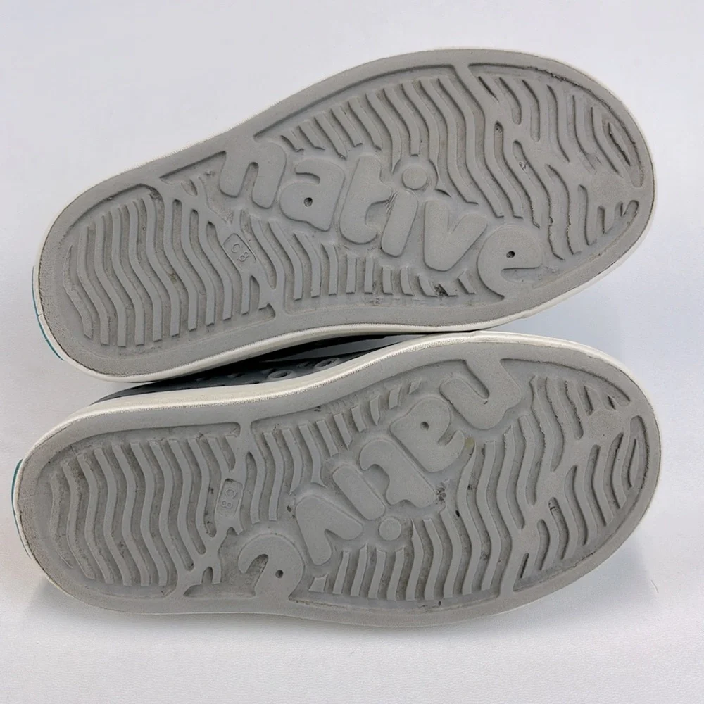 NATIVE Jefferson Gray SlipOn Water Shoes Kids Size C8